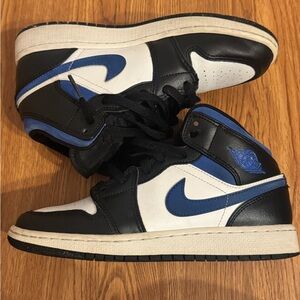 Nike Dunks Black and White Unisex Sneakers